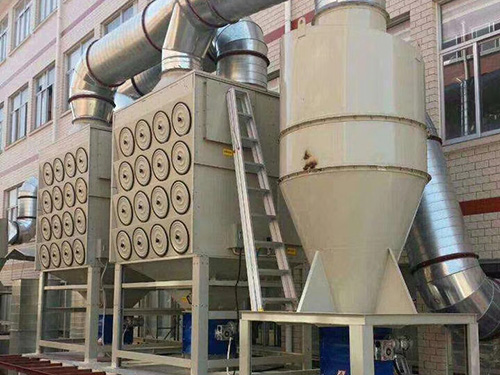爲湖北客戶安裝的濾筒除塵器